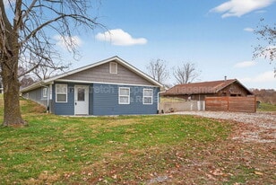 1566 Sugar Grove Rd in Troy, MO - Building Photo