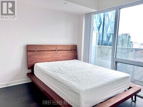 88 Harbour St in Toronto, ON - Building Photo - Building Photo