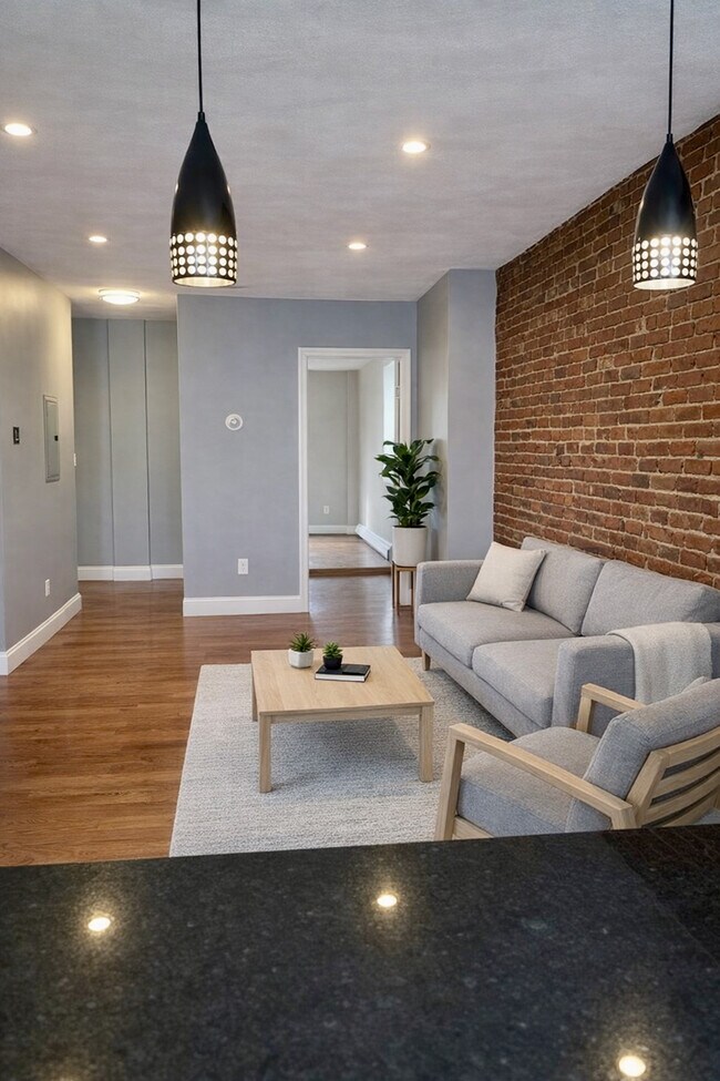 349 Sumner St, Unit 3 in Boston, MA - Building Photo - Building Photo