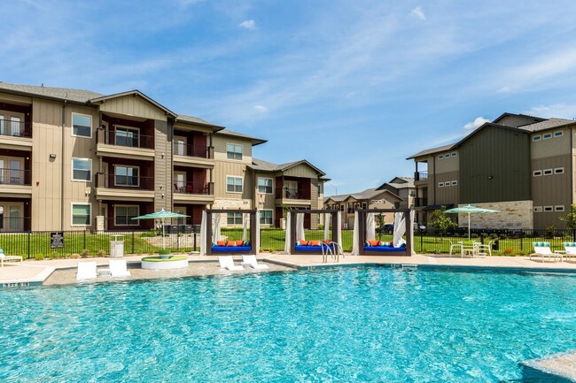 Legacy Creekside Apartments in San Antonio, TX - Building Photo - Building Photo