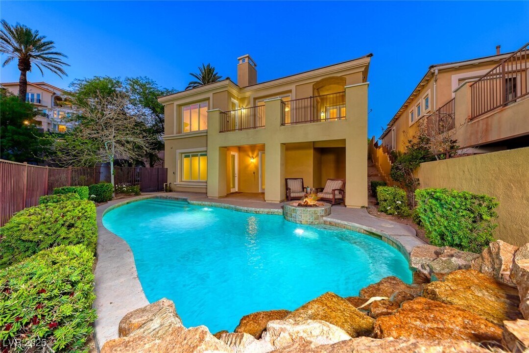 2 Cerchio Centrale in Henderson, NV - Building Photo