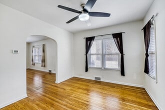 626 N Hough St in Barrington, IL - Building Photo - Building Photo