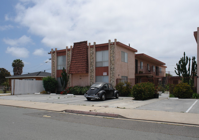 725-727 Boulevard Ave in Imperial Beach, CA - Building Photo - Building Photo