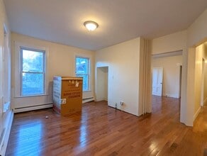 21 Thorndike St, Unit 1 in Somerville, MA - Foto de edificio - Building Photo