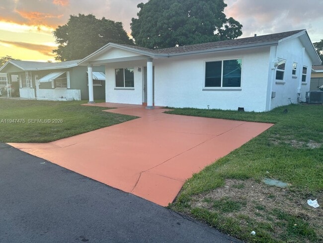 4715 NW 44th St in Tamarac, FL - Building Photo - Building Photo