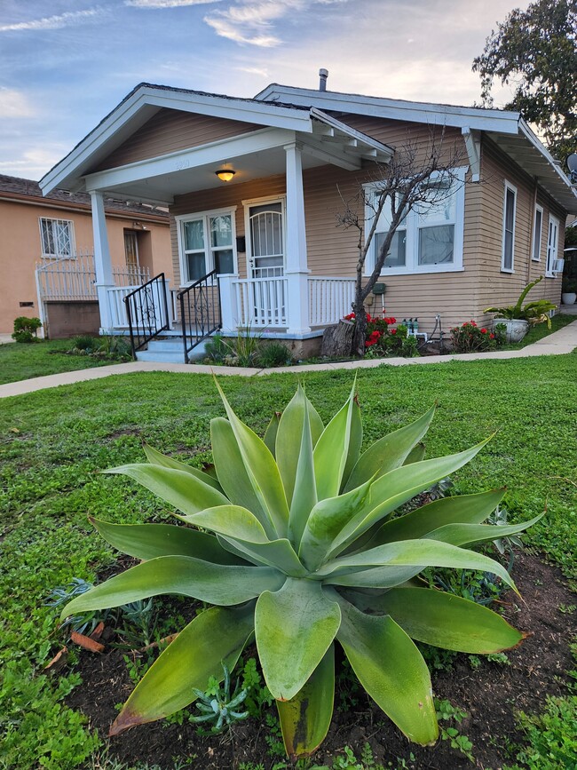 2950 8th Ave in Los Angeles, CA - Building Photo - Building Photo