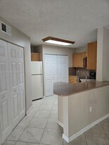 6272 NW 186th St in Hialeah, FL - Building Photo