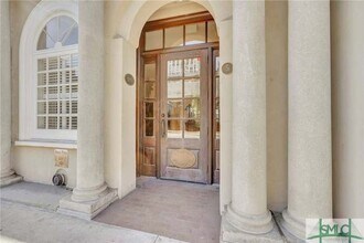 5 Whitaker St in Savannah, GA - Building Photo - Building Photo
