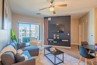 777 E Stella Ln in Phoenix, AZ - Building Photo - Building Photo