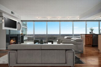 9725 Woods Dr in Skokie, IL - Building Photo - Building Photo