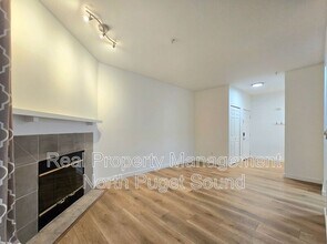 18930 Bothell Everett Hwy in Bothell, WA - Foto de edificio - Building Photo