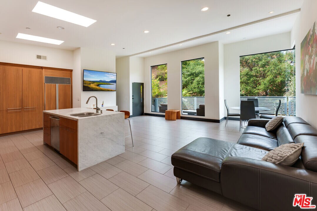 2929 Passmore Dr in Los Angeles, CA - Foto de edificio