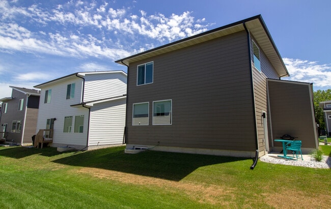 17119 Mistflower Ln in Urbandale, IA - Foto de edificio - Building Photo