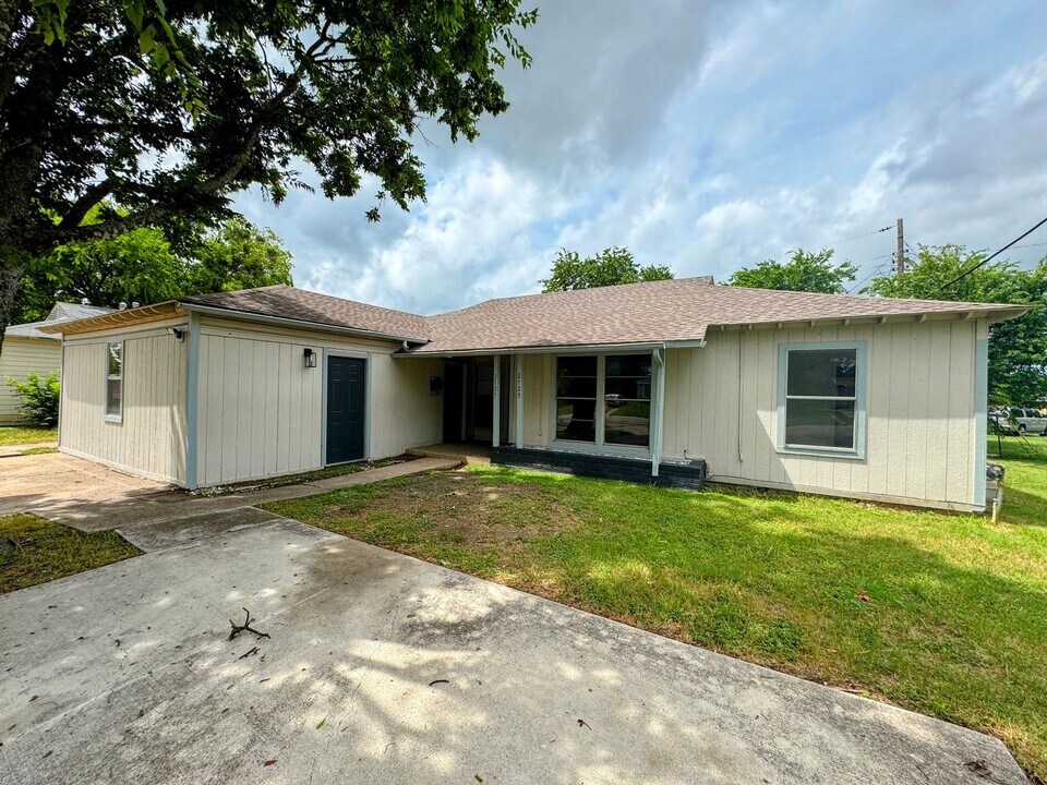 2723-2725 Terrace Dr in Killeen, TX - Building Photo