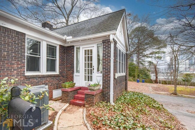 1176 Holly St NW in Atlanta, GA - Building Photo - Building Photo