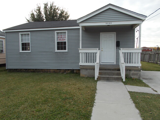 2220 Hero Dr in Gretna, LA - Foto de edificio - Building Photo