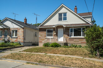 23 Augusta Ave in St Catharines, ON - Building Photo - Building Photo