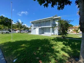 115 Lucerne Ave in Lake Worth Beach, FL - Foto de edificio - Building Photo