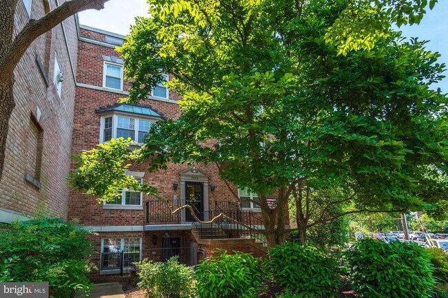 3804 Rodman St NW-Unit -302 in Washington, DC - Building Photo - Building Photo