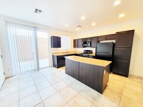 8512 Pitney Ave in Las Vegas, NV - Building Photo - Building Photo
