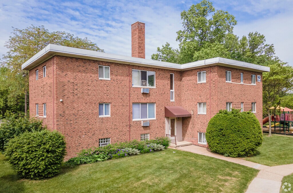 Hilltop Estates & Minerva Townhomes in Cleveland, OH