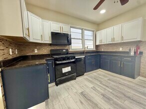 39 W 21st St in Bayonne, NJ - Building Photo - Building Photo