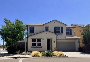 6087 W Norwich Ave in Fresno, CA - Building Photo
