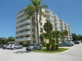 1831 NE 38th St in Fort Lauderdale, FL - Building Photo