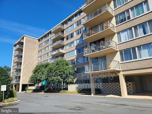 5565 Columbia Pike in Arlington, VA - Building Photo - Building Photo
