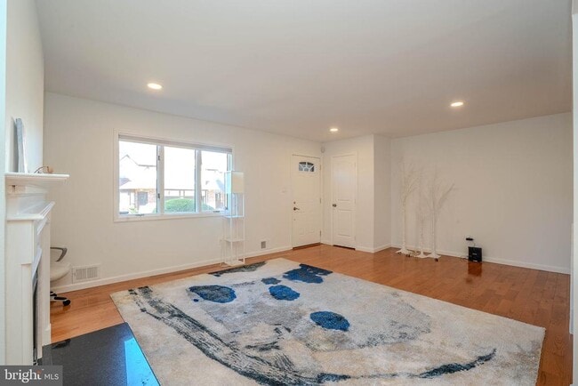 5 Balamor Ln in Ewing Township, NJ - Building Photo - Building Photo