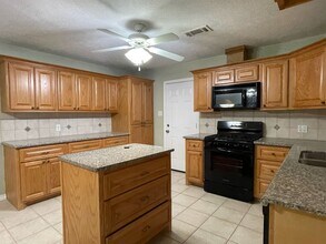 1190 Bernice Ln in Bridge City, TX - Building Photo - Building Photo