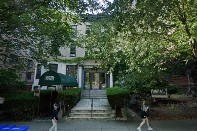1247 Beacon St, Unit 1A in Brookline, MA - Foto de edificio - Building Photo