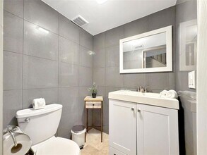 322 Hendricks Is, Unit 3 in Fort Lauderdale, FL - Foto de edificio - Building Photo