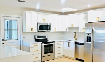 551 Palmetto Dr in West Palm Beach, FL - Building Photo