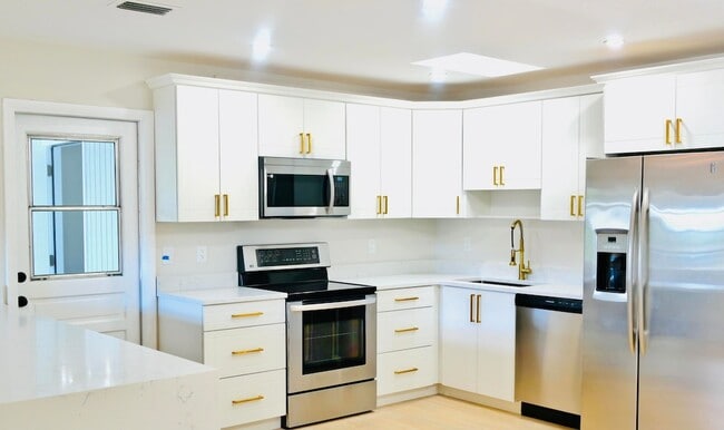 property at 551 Palmetto Dr