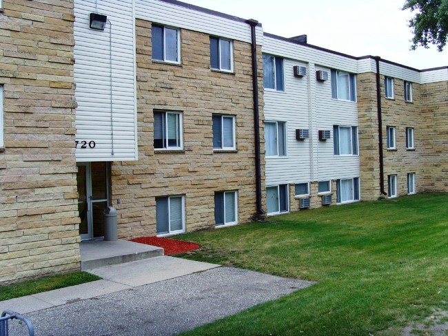 Fairview Apartments in St. Peter, MN - Building Photo - Building Photo