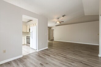 603 Chilt Dr in Brandon, FL - Foto de edificio - Building Photo