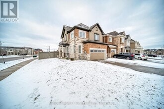 249 Thomas Phillips Dr in Aurora, ON - Building Photo - Building Photo
