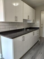 19 Iroquois St in Brantford, ON - Building Photo