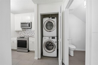 18117 Paradise Point Dr in Tampa, FL - Building Photo - Building Photo