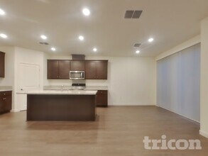 2050 Delta Vw Ave in Sacramento, CA - Building Photo - Building Photo