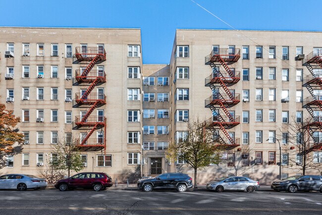 2160 Bronx Park E in Bronx, NY - Foto de edificio - Building Photo
