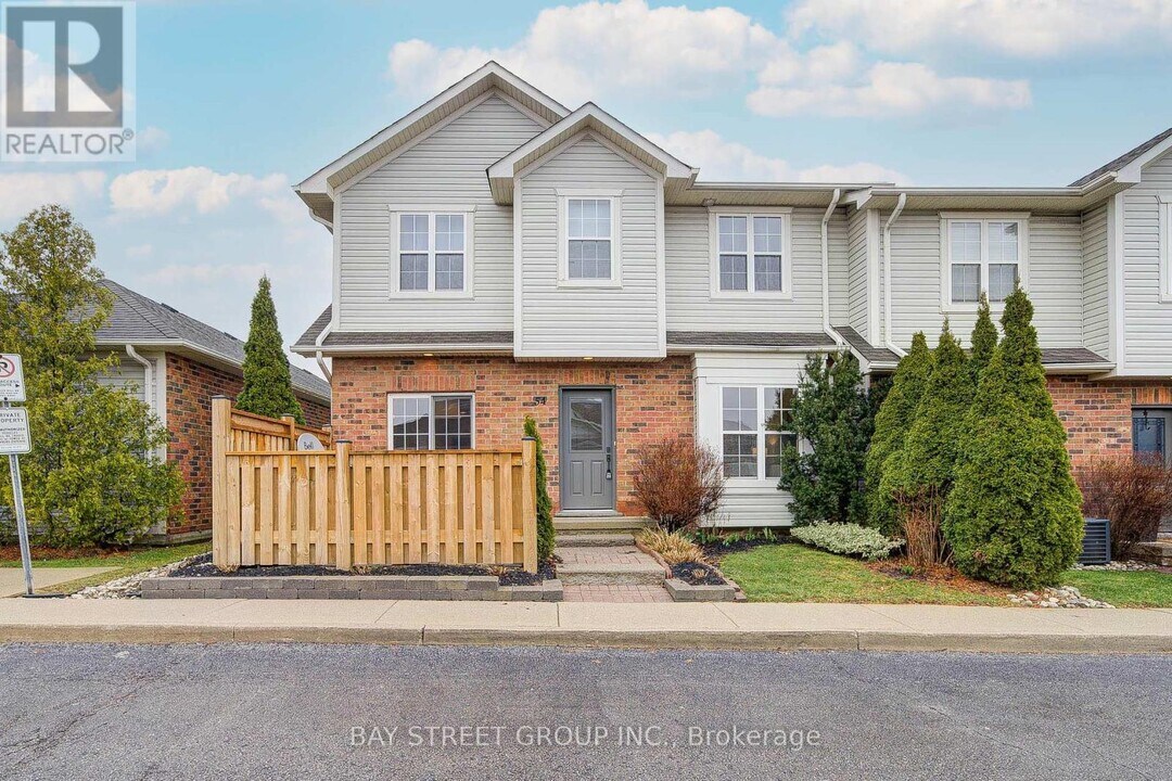 1085 Harrogate Dr in Hamilton, ON - Building Photo