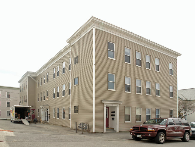 269 Cedar St in Manchester, NH - Building Photo - Building Photo