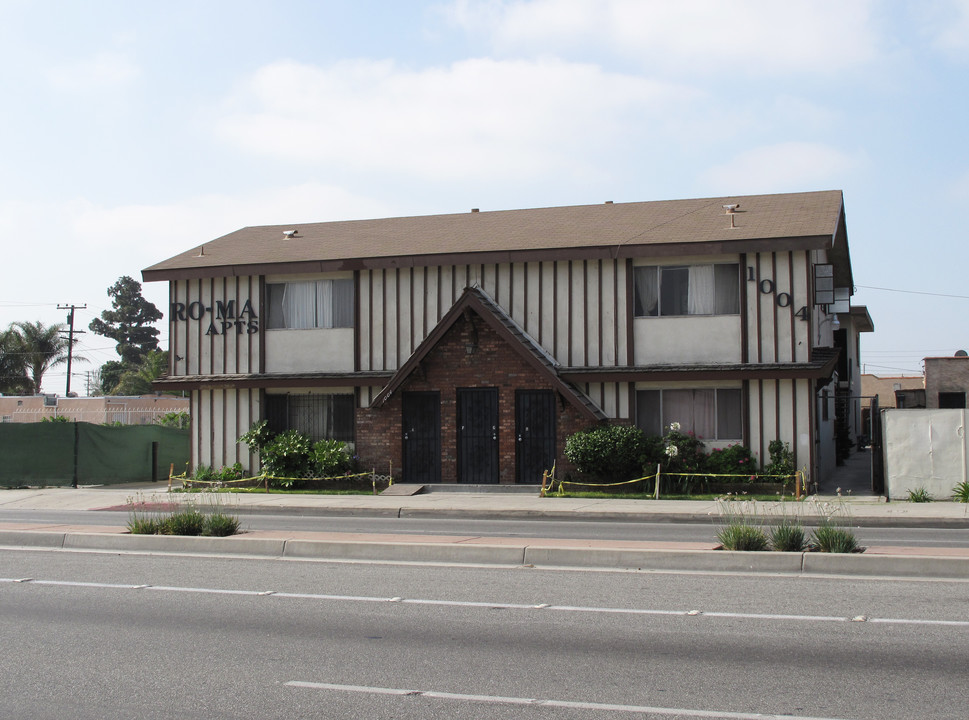 Roma Apartments in Compton, CA - Building Photo