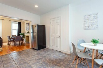 2004 Chestnut St in Philadelphia, PA - Building Photo - Building Photo