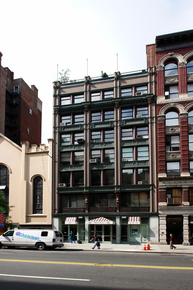 240 W 23rd St in New York, NY - Building Photo - Building Photo