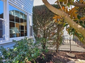 663 Yorktown Ln in Monroe Township, NJ - Foto de edificio - Building Photo