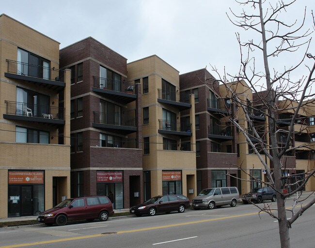 2812 W Chicago Ave in Chicago, IL - Foto de edificio - Building Photo