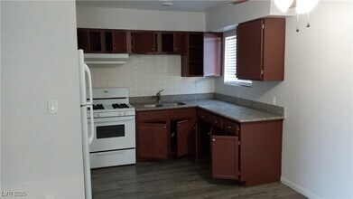 4360 Twin View Cir in Las Vegas, NV - Foto de edificio - Building Photo